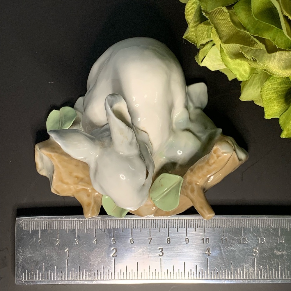 Lladro Rabbit Porcelain Figurine - Picture 5 of 5